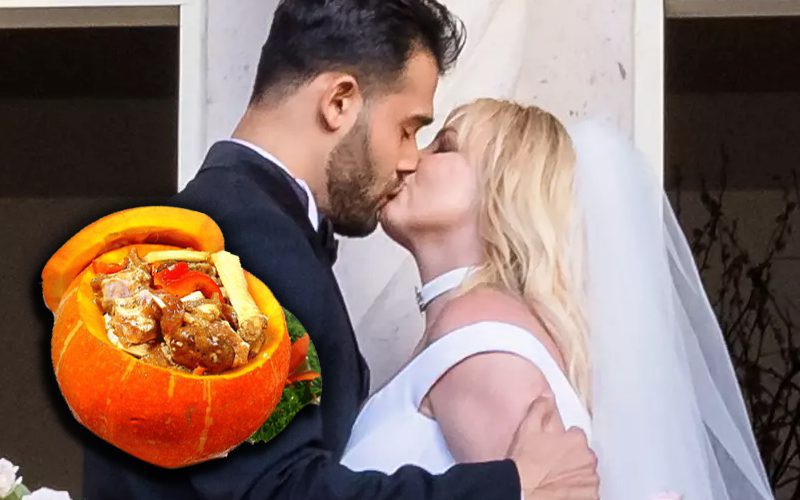 Britney Spears’ Wedding Guests Had A Very Non-Traditional Dinner