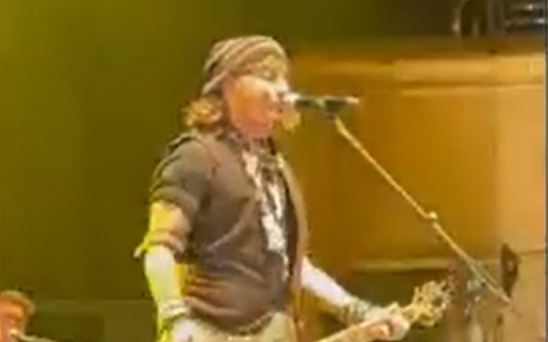 Johnny Depp Fans Scream ‘Innocent’ During His Glasgow Concert