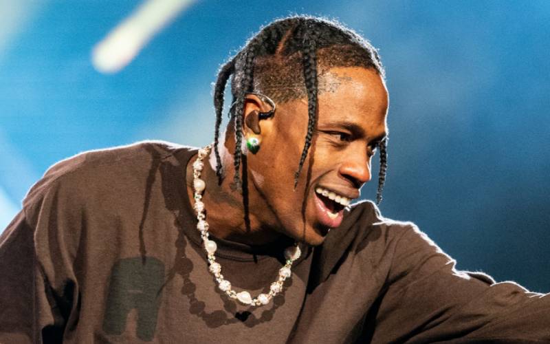 Travis Scott Gives Fans The Jordans Straight Off Of His Feet