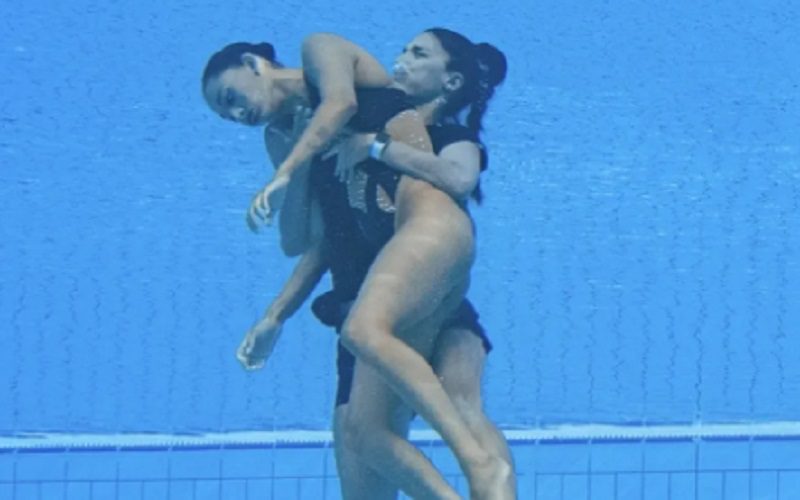 Coach Saves Artistic Swimmer’s Life After Near-Drowning During Performance
