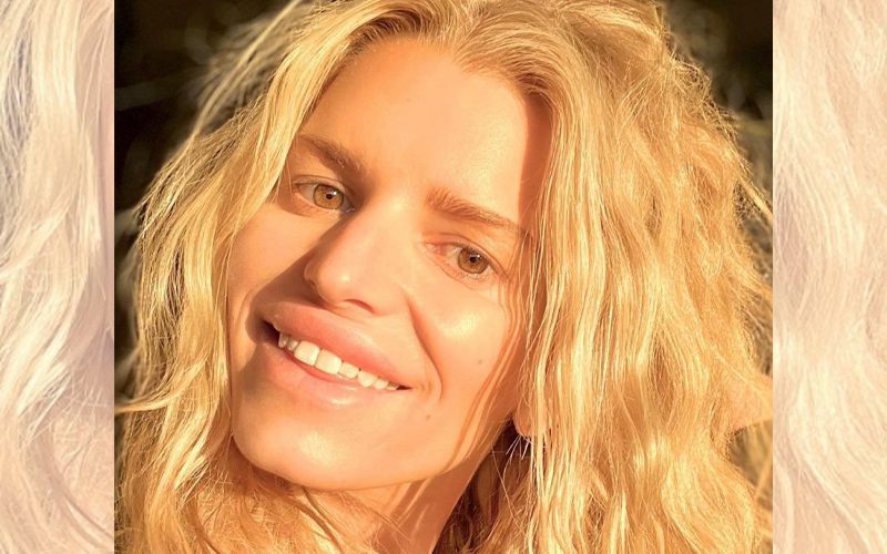 Jessica Simpson Gets Big Attention With Makeup-Free Selfie