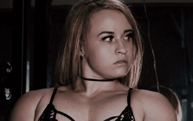 Jordynne Grace Lays Out On The Floor For Insane Lingerie Mirror Photo Drop