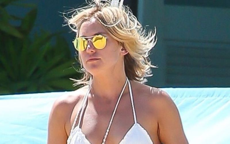 Kate Hudson Flashes Her Cheeky Side In Flowery White Bikini In Italy