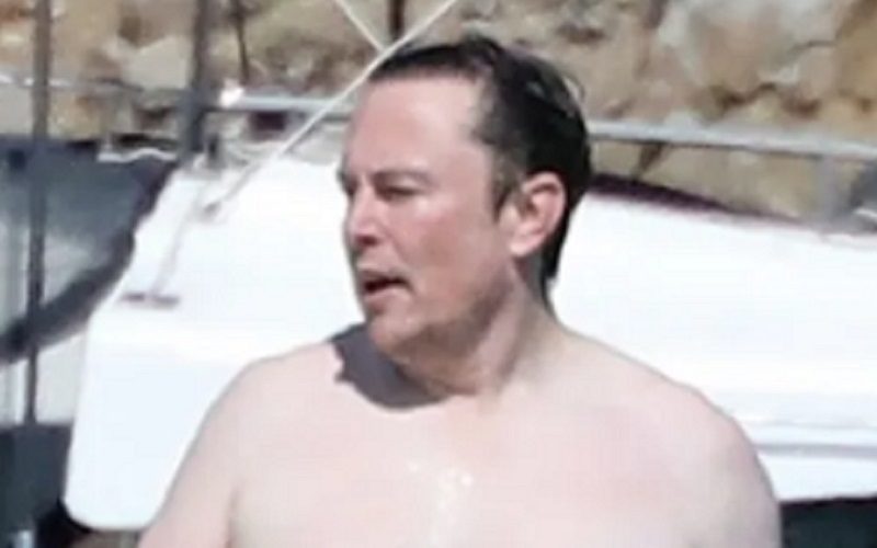Elon Musk Shows Off His Billionaire Body On Yacht Trip