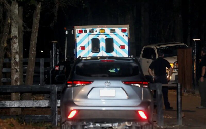 Another Guest At Ben Affleck & Jennifer Lopez’s Wedding Leaves In Ambulance