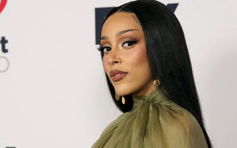 Doja Cat Fires Back At Twitter Nerd Who Told Her To ‘Grow Up’