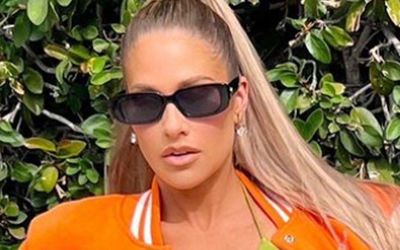 Kelly Kelly Shows Off Her ‘Forever Mood’ In Skimpy Green Bikini Photo Drop