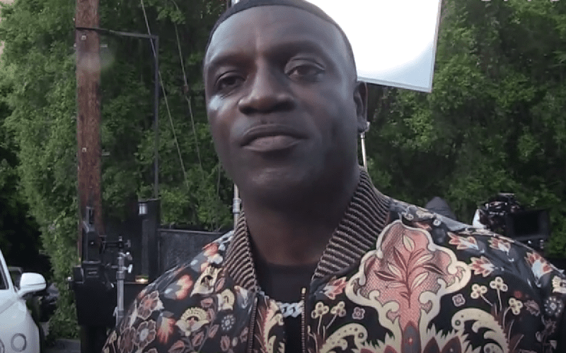 Akon Tells Haters To Stop Criticizing Kanye West For Displaying Yeezy Gap Clothes In ‘Trash Bags’