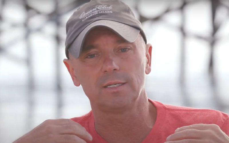 Kenny Chesney ‘Devastated’ After Fan Dies On Escalator After His Concert