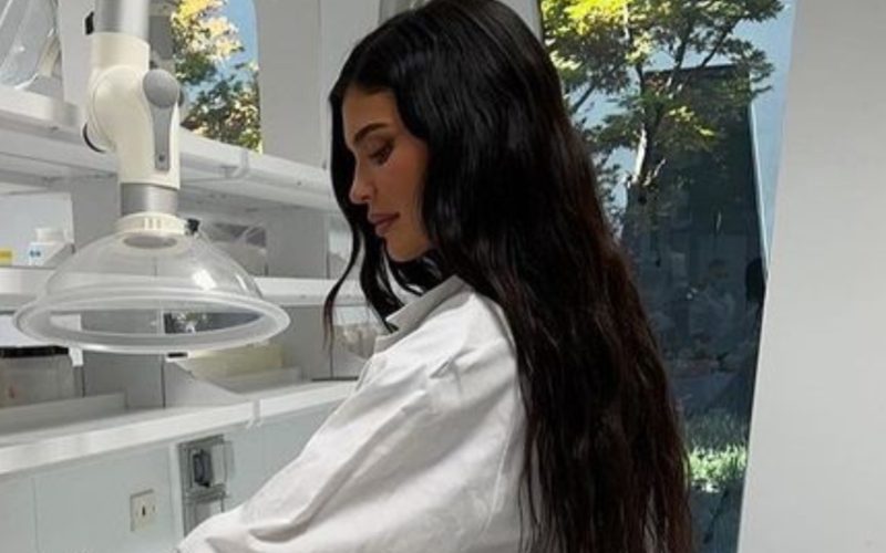 Kylie Jenner Slammed For Creating Makeup In Unsanitary Conditions