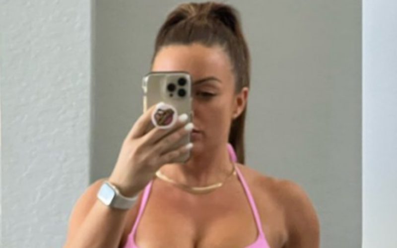 Mandy Rose Leaves Little To The Imagination With Thirsty Bikini Mirror Selfie