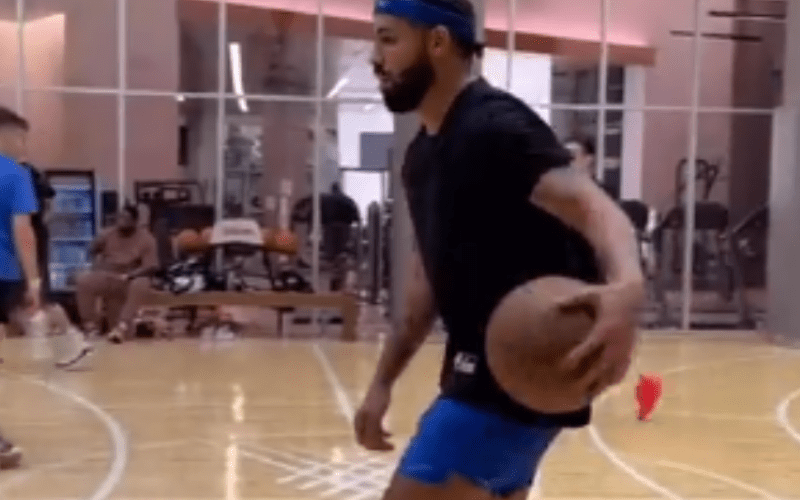 Drake Shows Off His Jump Shot Skills While In New York