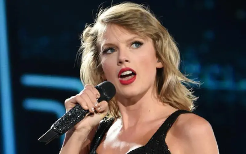 Taylor Swift To Go On A Massive Tour Next Year