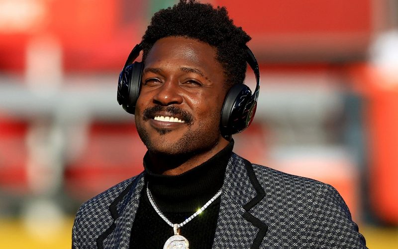 Antonio Brown Jokes About Knowing How To ‘Expose A D’ While Calling Out NFL Teams