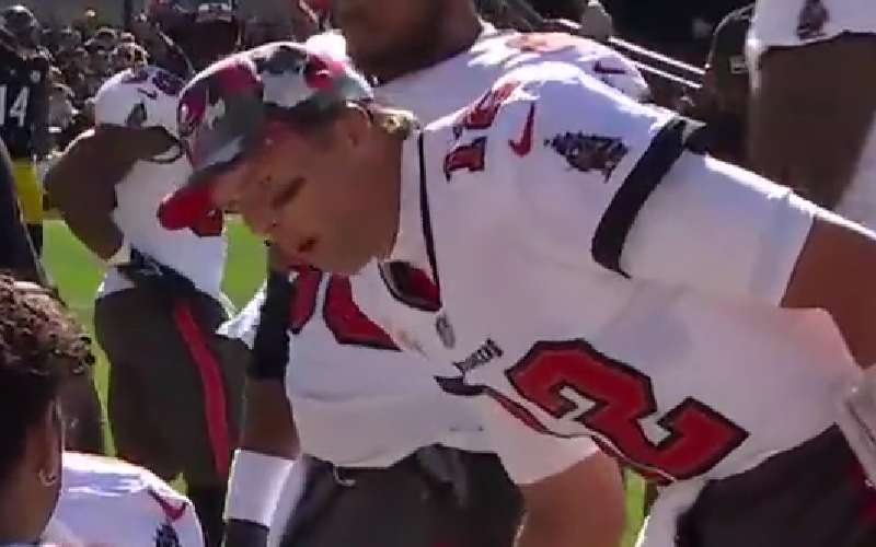 Tom Brady ‘Fired Up’ While Screaming At Buccaneers Teammates On Sideline