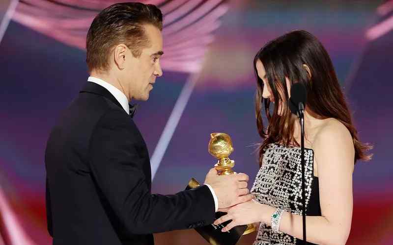 Fans Believes Colin Farrell Was Trying Shoot His Shot With Ana De Armas At The Golden Globes
