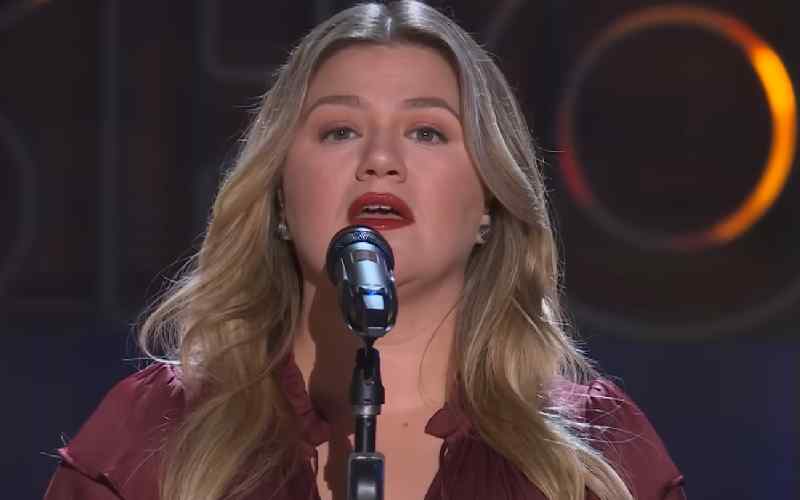 Kelly Clarkson Impresses with Performance of Iconic Katy Perry Song