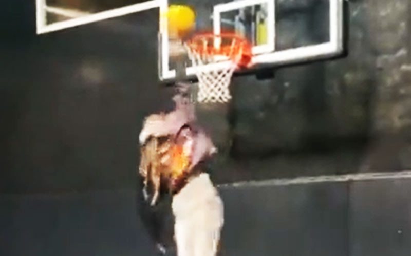 Snoop Dogg Shows Off His Dunking Skills