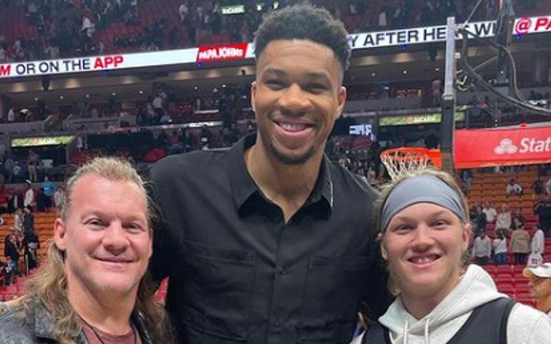 Chris Jericho Links Up With Giannis Antetokounmpo During NBA Game