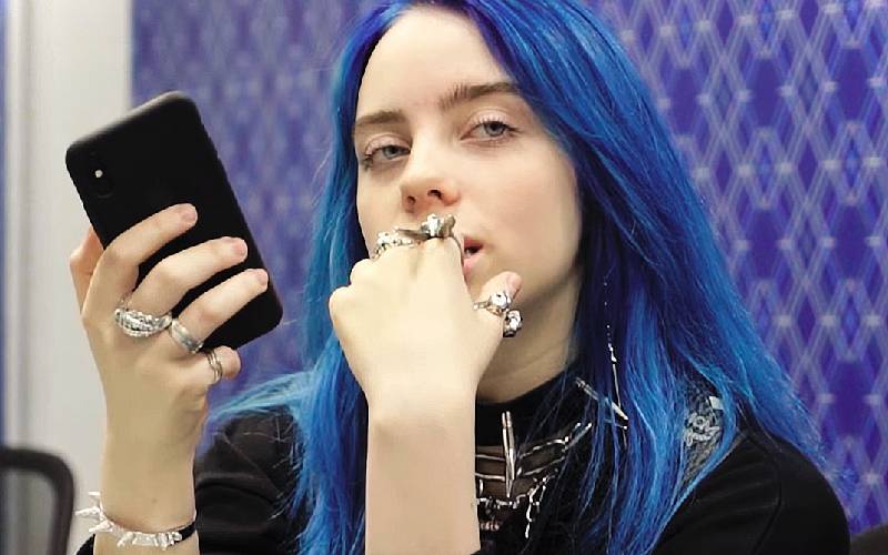 Billie Eilish Removes All Social Media Apps from Her Phone