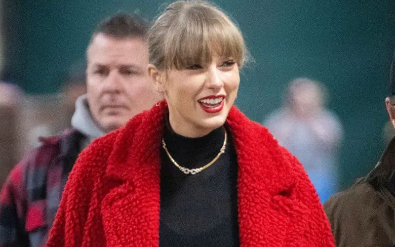 Fans Convinced Taylor Swift and Brittany Mahomes Shared a Red Coat Connection at Chiefs Game